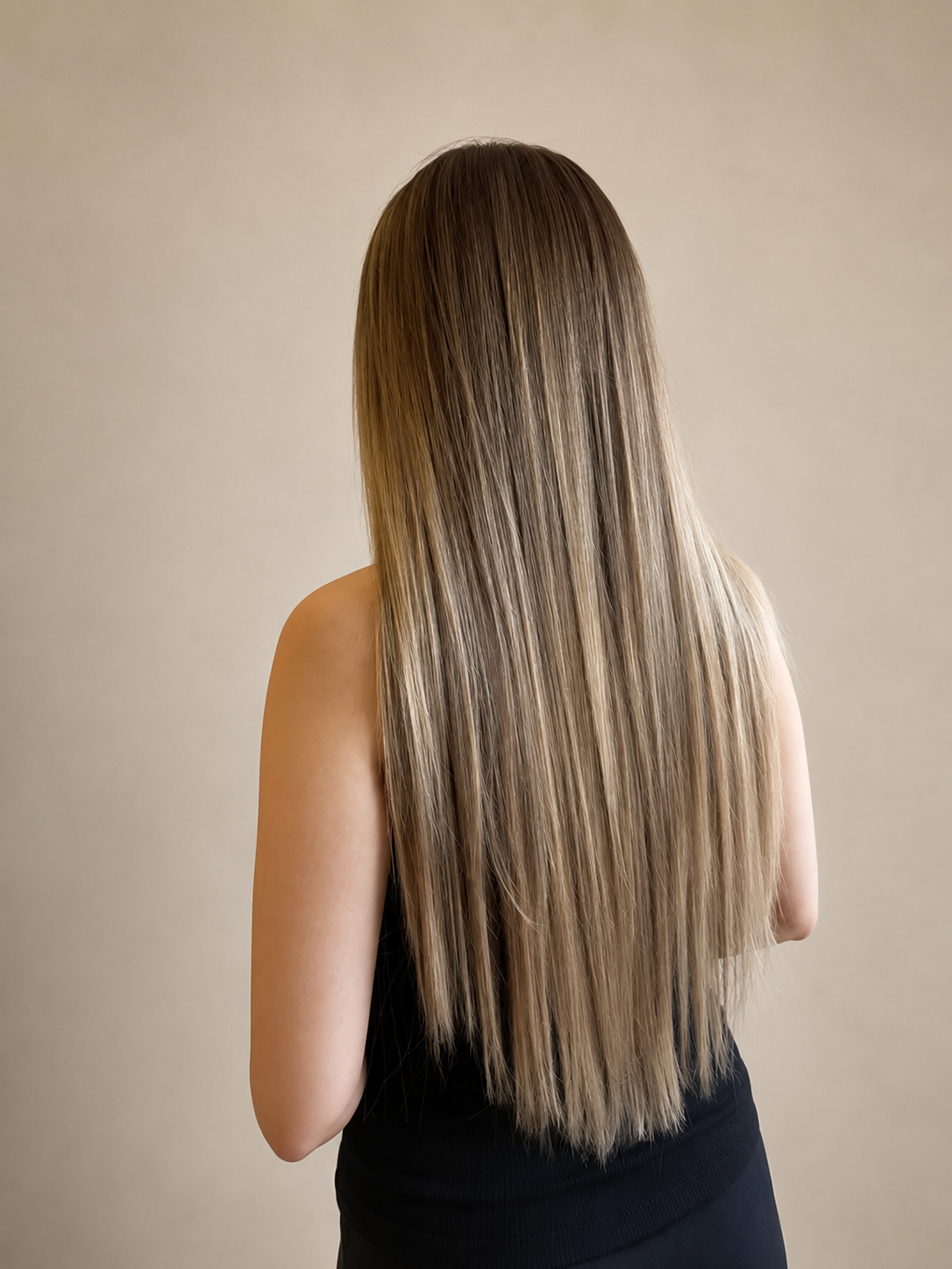 Langes Haar mit kühlem Blond-Balayage-Verlauf